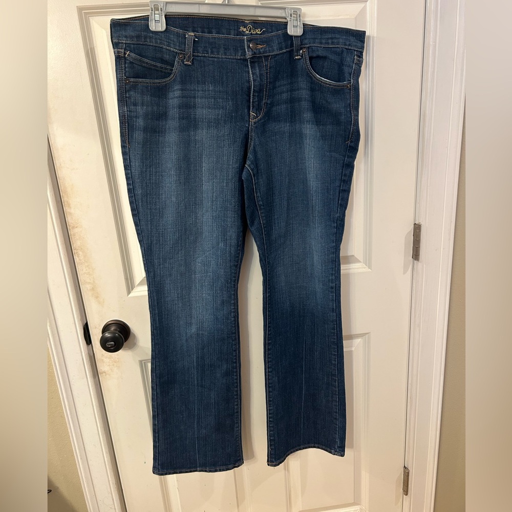 Women's Old Navy’s the Diva Blue Jeans Size 16L